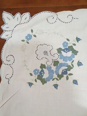 Embroidered White Floral Rectangular Tablecloth, 54"X72" - Vintage!